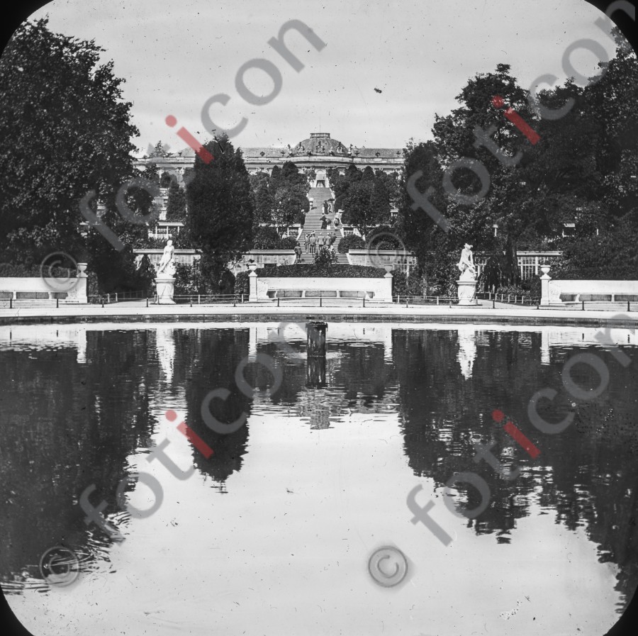 Schloss Sanssouci ; Sanssouci - Foto foticon-simon-190-019-sw.jpg | foticon.de - Bilddatenbank für Motive aus Geschichte und Kultur